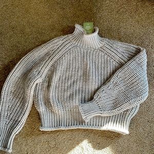 H&M gray cropped knit sweater. Size medium new with tags